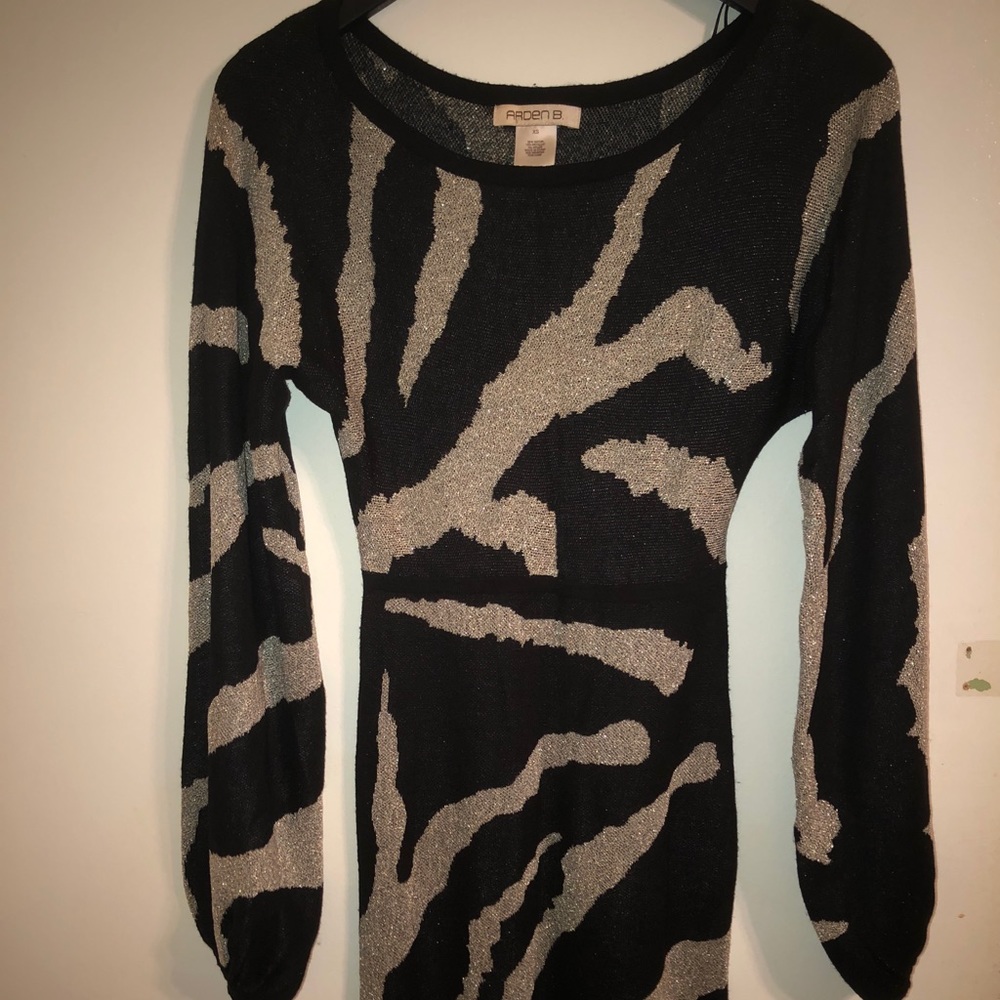 Arden B, sweater dress with flare arms?
